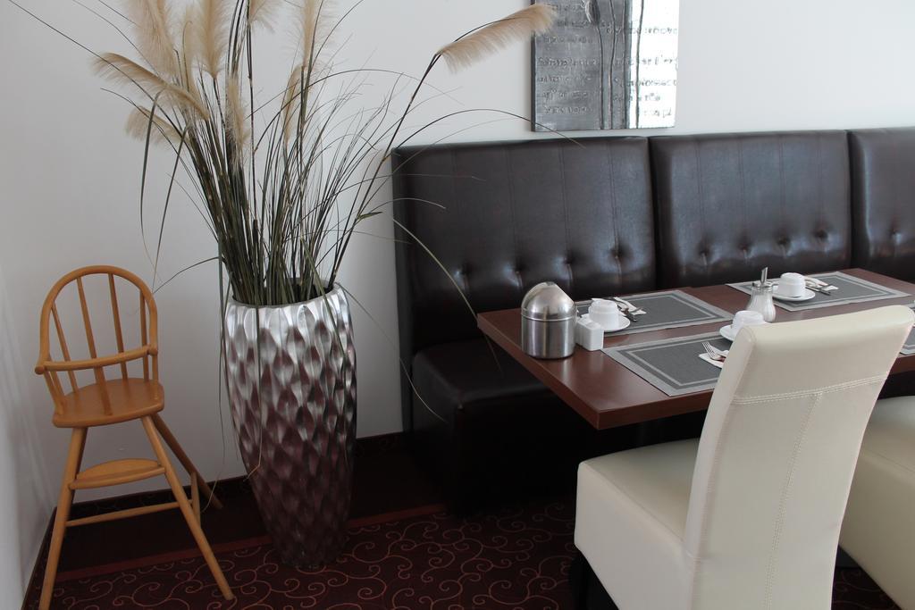 Wiking Hotel เฮนชเตดท์-อุลซ์บวร์ก ภายนอก รูปภาพ