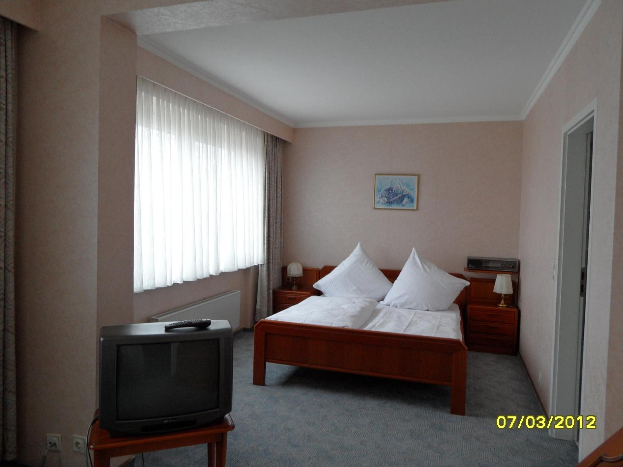 Wiking Hotel เฮนชเตดท์-อุลซ์บวร์ก ภายนอก รูปภาพ