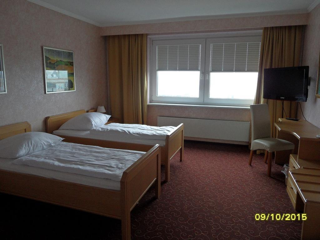Wiking Hotel เฮนชเตดท์-อุลซ์บวร์ก ภายนอก รูปภาพ