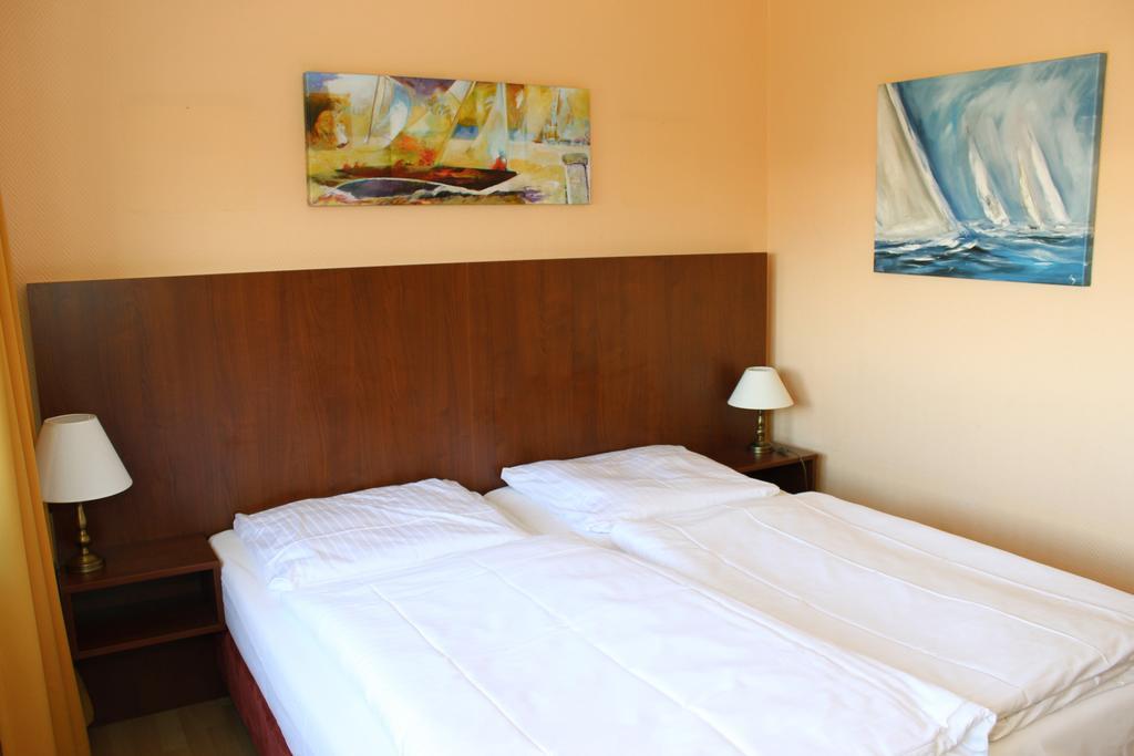 Wiking Hotel เฮนชเตดท์-อุลซ์บวร์ก ภายนอก รูปภาพ
