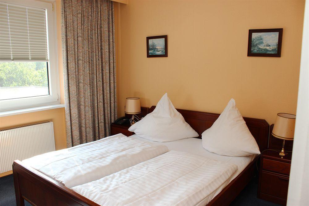 Wiking Hotel เฮนชเตดท์-อุลซ์บวร์ก ภายนอก รูปภาพ