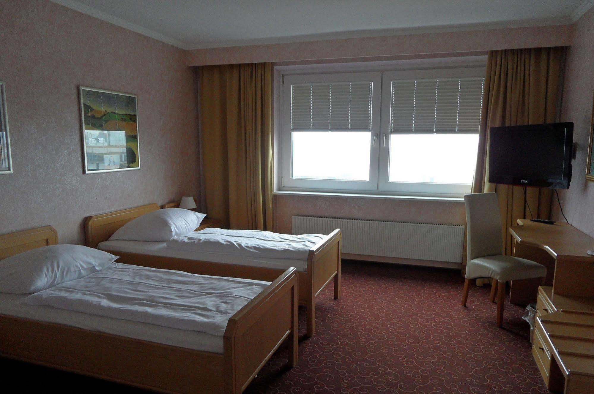 Wiking Hotel เฮนชเตดท์-อุลซ์บวร์ก ภายนอก รูปภาพ