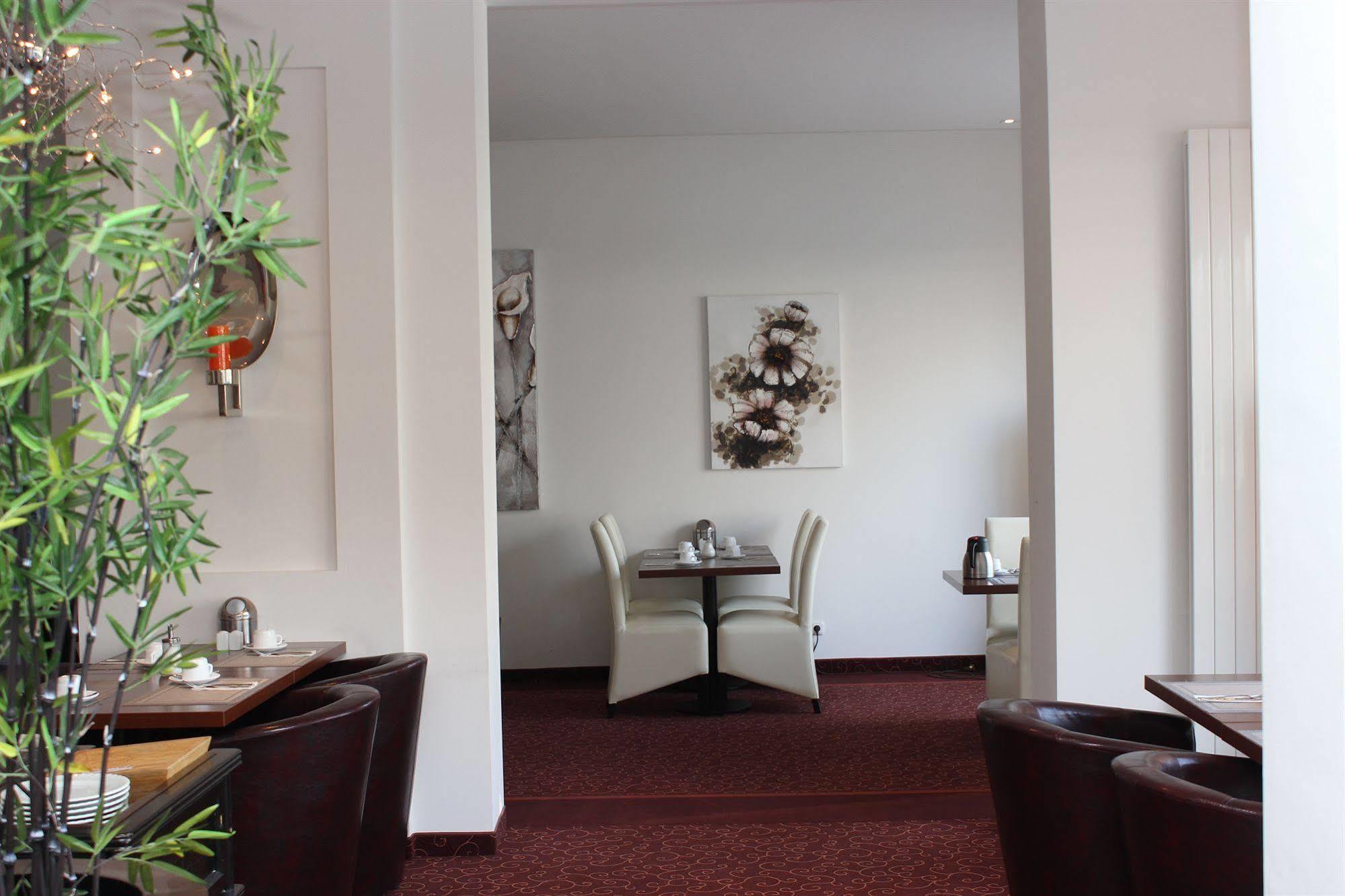 Wiking Hotel เฮนชเตดท์-อุลซ์บวร์ก ภายนอก รูปภาพ