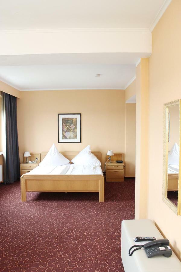 Wiking Hotel เฮนชเตดท์-อุลซ์บวร์ก ภายนอก รูปภาพ